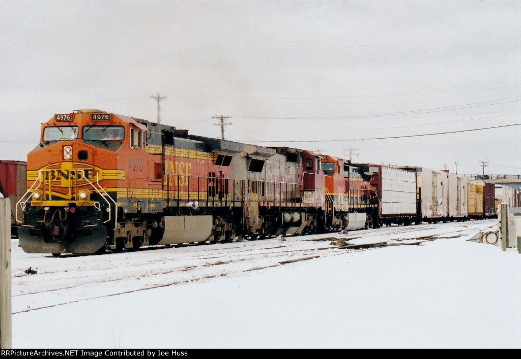 BNSF 4976 East